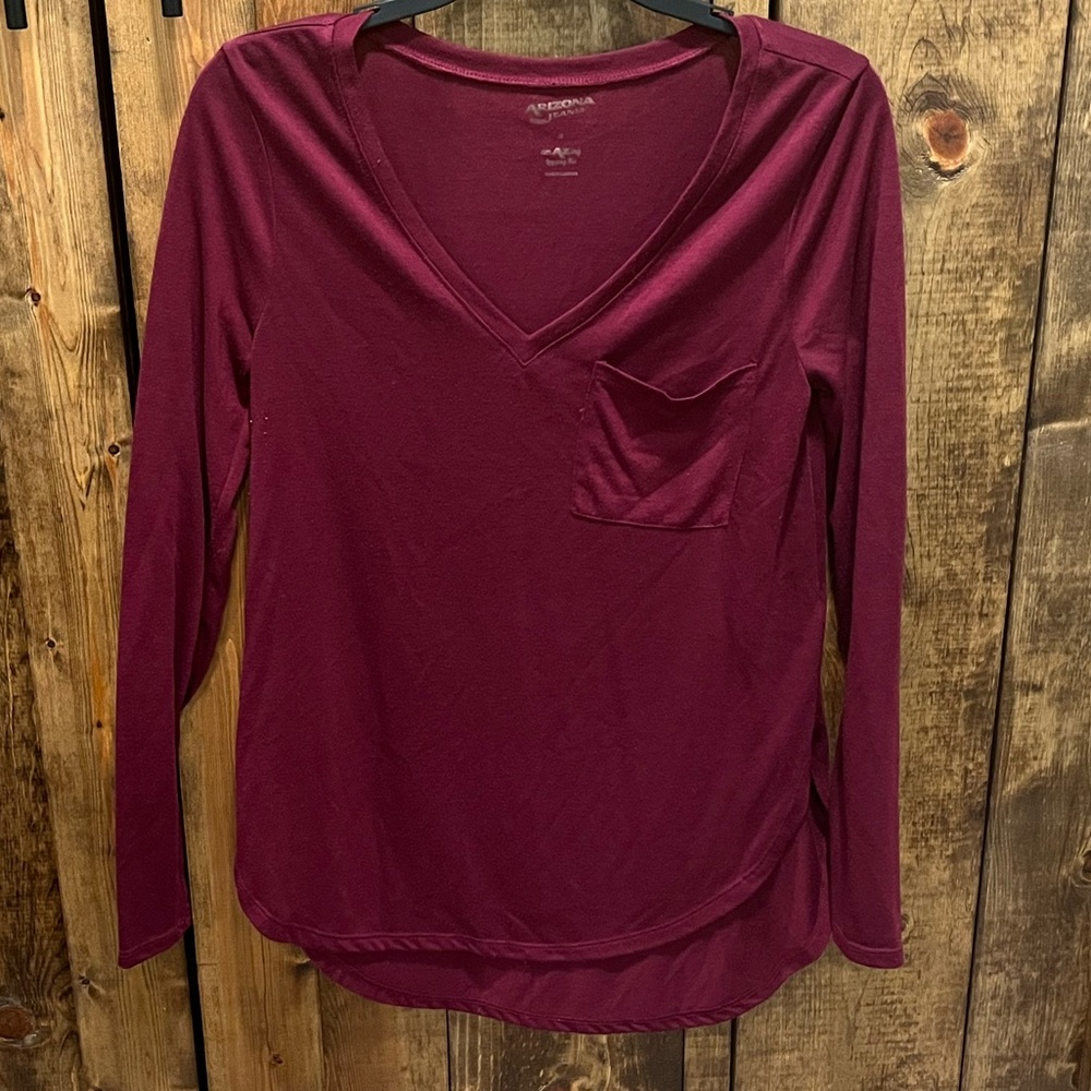 Lightweight v-neck shirt